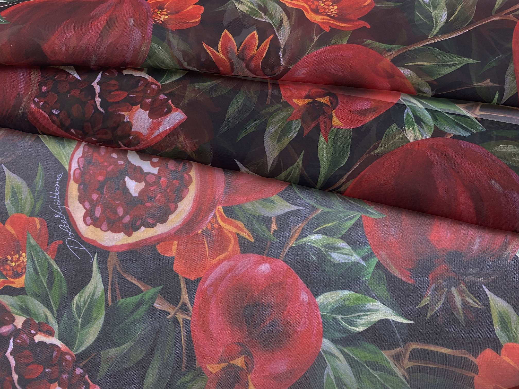 Ткань Шифон  чёрного цвета с принтом  гранаты  24283 1