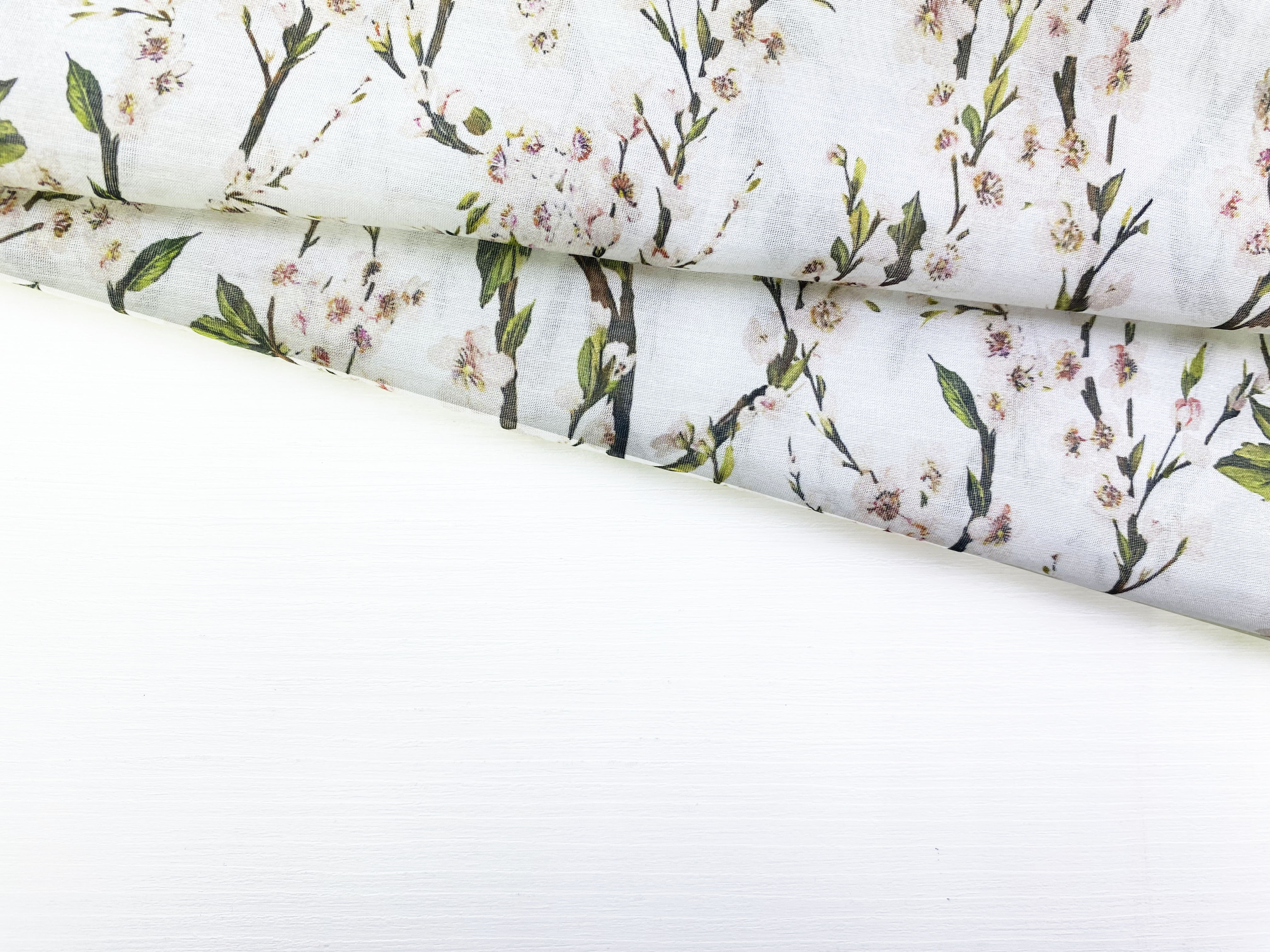 Ткань Муслин белого цвета с принтом  яблоневые  цветы 16737 4