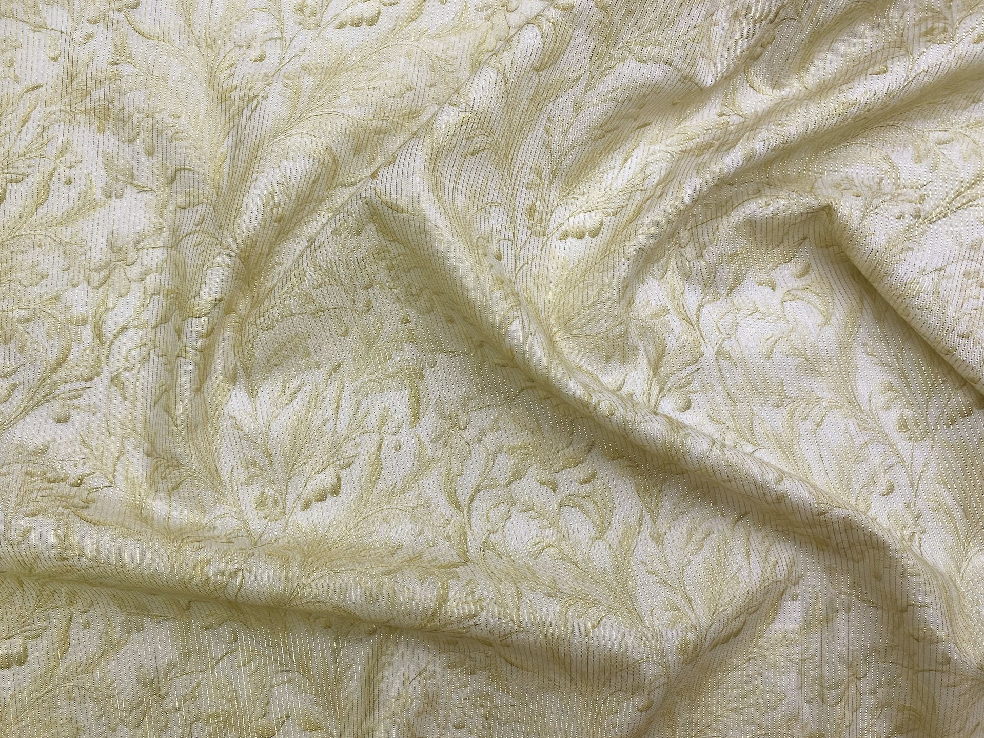 Ткань Хлопок   молочного цвета с принтом  веточки, люрексовые полосы 16884 2